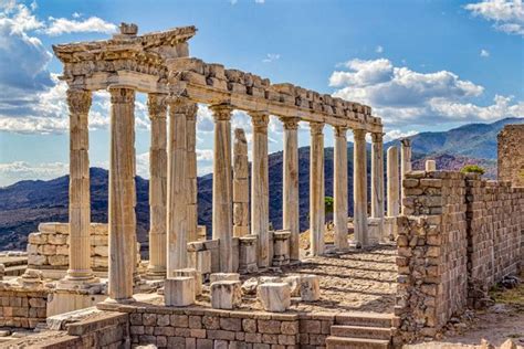 Pergamon Acropolis! A Journey Through Ancient Glory and Unfathomable Ruins