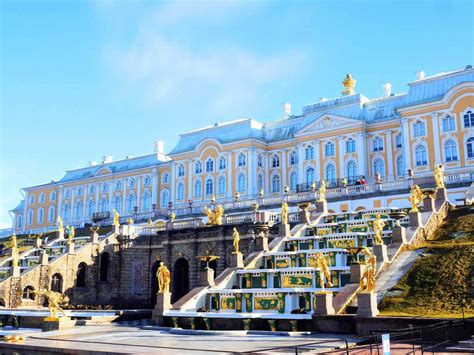 Hãy Khám Phá vẻ đẹp kỳ ảo của Cung điện Peterhof! Nơi Hợp nhất giữa Nghệ thuật và Thiên nhiên