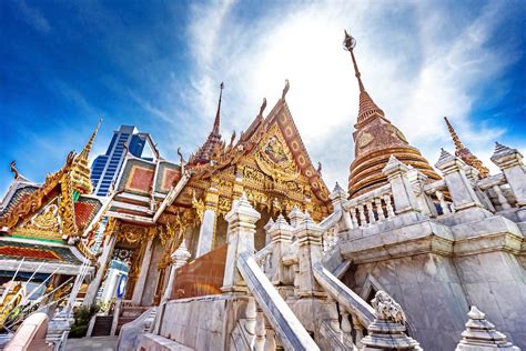 Wat Hua Lamphong!  A Timeless Sanctuary Amidst Bangkok's Bustling Metropolis